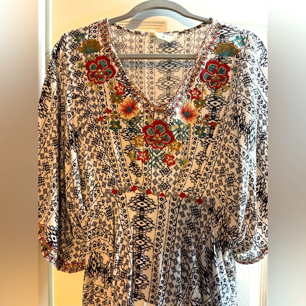 Savanna Jane 3/4 Sleeve Blouse. 17 inch across waistband. 22 long